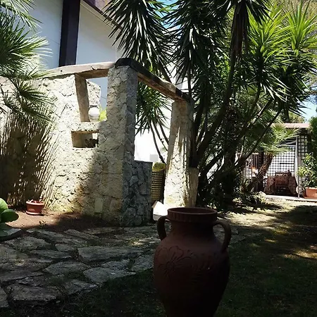 Natural بيت ضيافة باري
